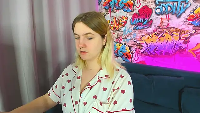 Julia Jips online show from September 2025 12:10:01 AM