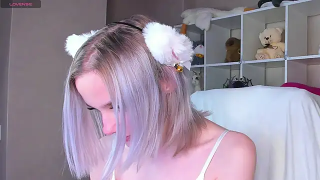 Snapshot of Carolin_Miller chatting on November 2025 09:19:02 AM Carolin Miller online show from November 2025 09:19:02 AM