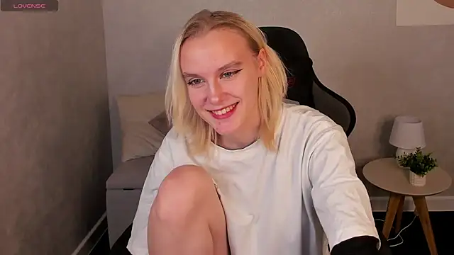 Snapshot of Carolin_Miller chatting on October 2025 04:56:01 AM Carolin Miller online show from October 2025 04:56:01 AM