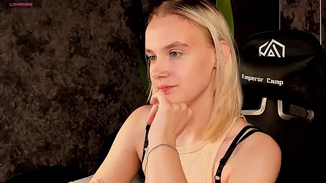 Snapshot of Carolin_Miller chatting on October 2025 05:41:01 AM Carolin Miller online show from October 2025 05:41:01 AM