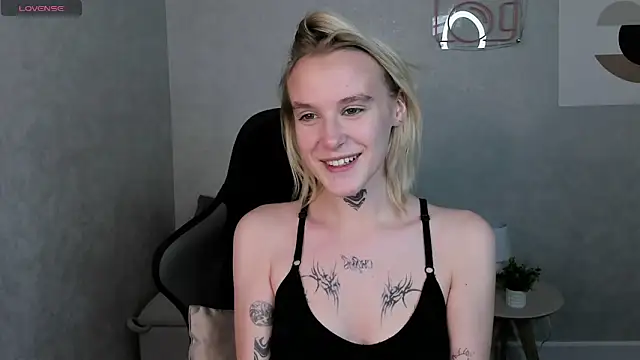 Snapshot of Carolin_Miller chatting on November 2025 08:52:02 AM Carolin Miller online show from November 2025 08:52:02 AM