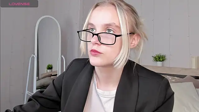Carolin Miller online show from September 2025 06:20:02 AM