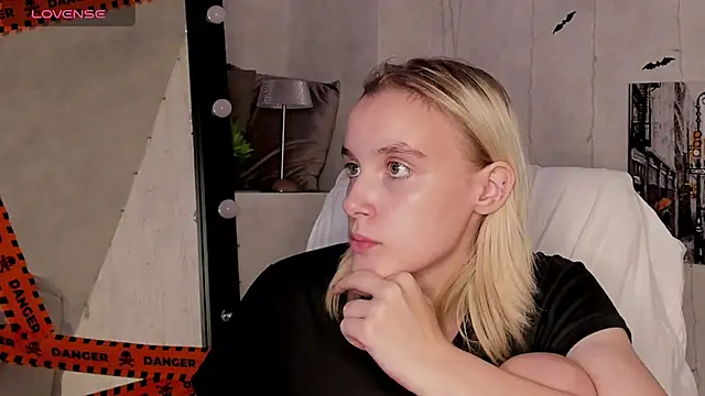 Snapshot of Carolin_Miller chatting on November 2025 10:30:01 AM Carolin Miller online show from November 2025 10:30:01 AM