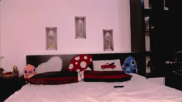 M1kaylaRaven online show from April 2026 04:41:01 AM