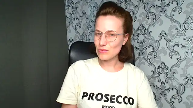 Kelly Kisss online show from June 2026 11:22:02 AM