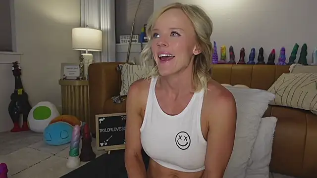 Taylorlove303 online show from September 2025 10:22:02 AM