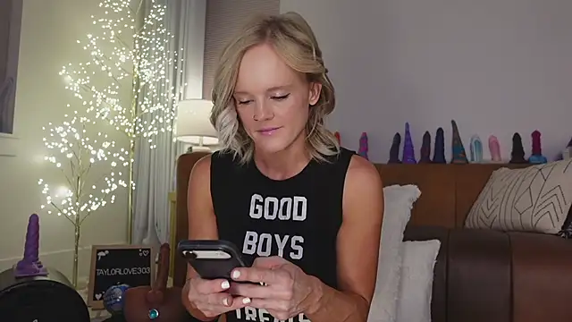 Taylorlove303 online show from January 2026 10:53:02 AM