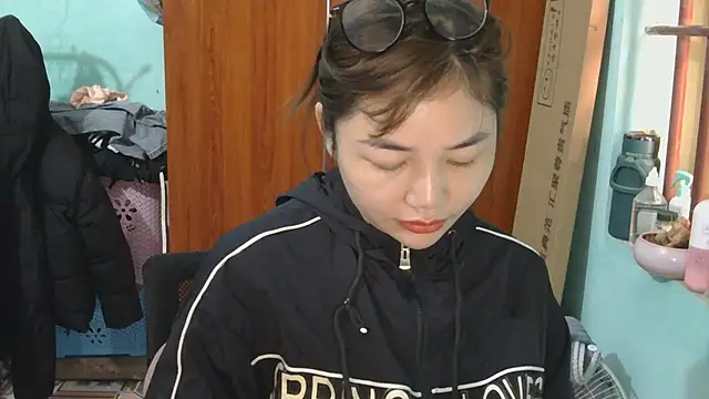 Uhem112 online show from December 2025 12:48:01 AM