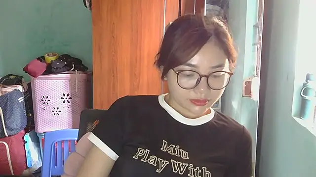 Uhem112 online show from October 2025 02:35:01 AM