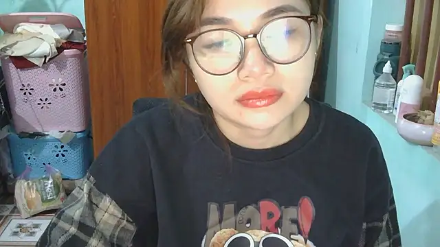 Uhem112 online show from November 2025 02:44:02 PM