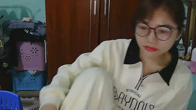 Uhem112 online show from December 2025 01:00:01 AM