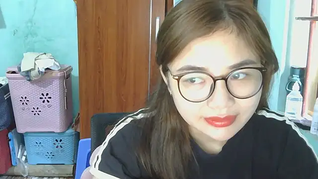 Uhem112 online show from October 2025 12:53:01 AM