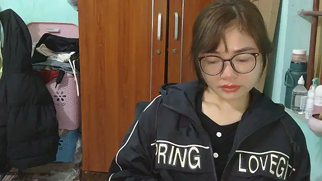 Uhem112 online show from November 2025 12:32:02 AM