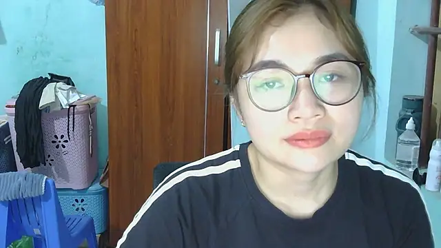 Uhem112 online show from October 2025 12:51:01 PM