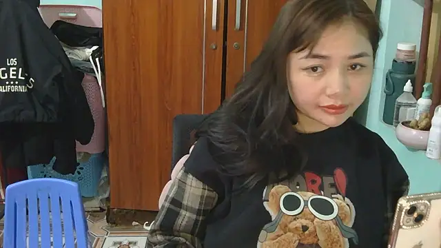 Uhem112 online show from November 2025 12:49:02 PM