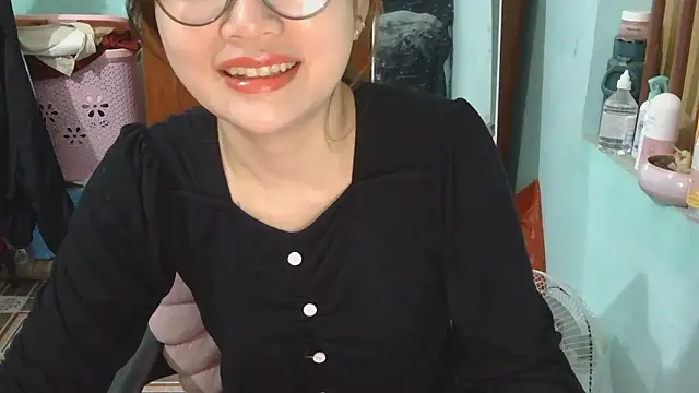 Uhem112 online show from November 2025 01:23:01 AM