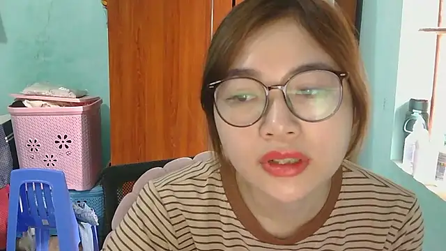 Uhem112 online show from October 2025 01:28:02 AM