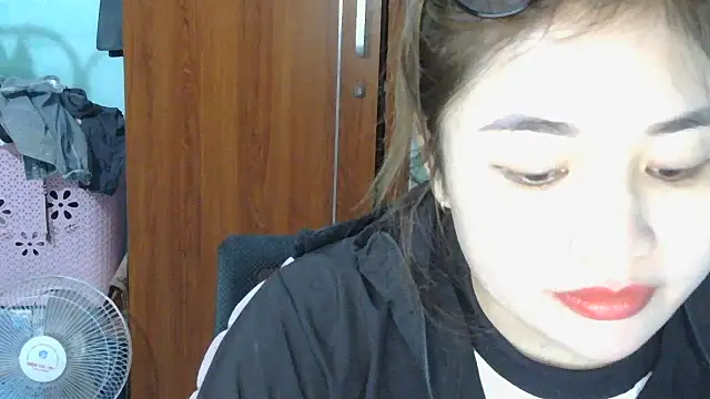 Uhem112 online show from October 2025 03:49:02 AM