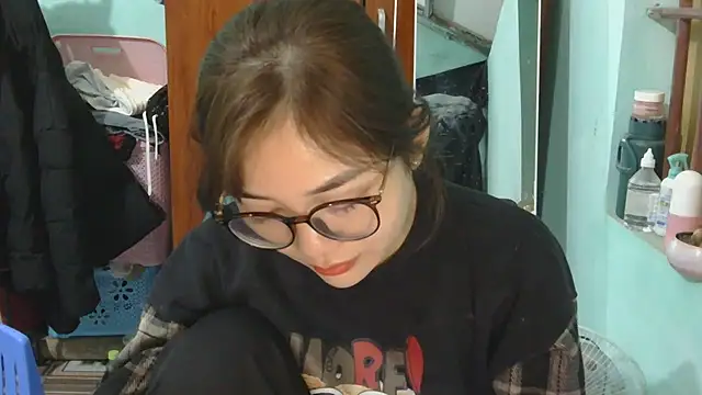 Uhem112 online show from November 2025 01:21:02 AM