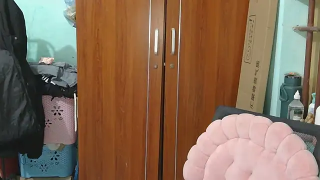 Uhem112 online show from December 2025 01:45:01 AM