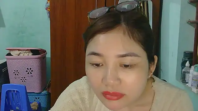 Uhem112 online show from October 2025 03:52:02 AM