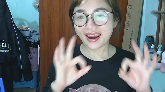 Snapshot of Uhem112 chatting on December 2025 12:54:01 PM Uhem112 online show from December 2025 12:54:01 PM