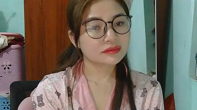 Uhem112 online show from October 2025 12:48:01 PM