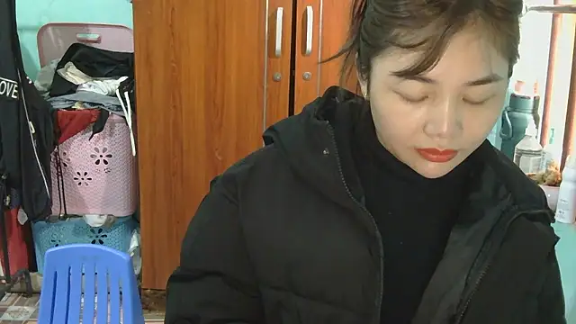 Uhem112 online show from November 2025 12:44:02 AM