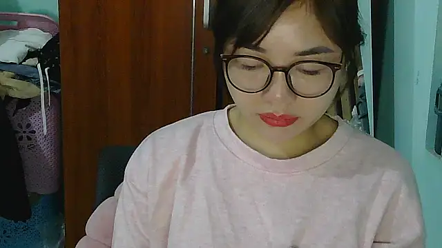 Uhem112 online show from November 2025 02:05:01 AM