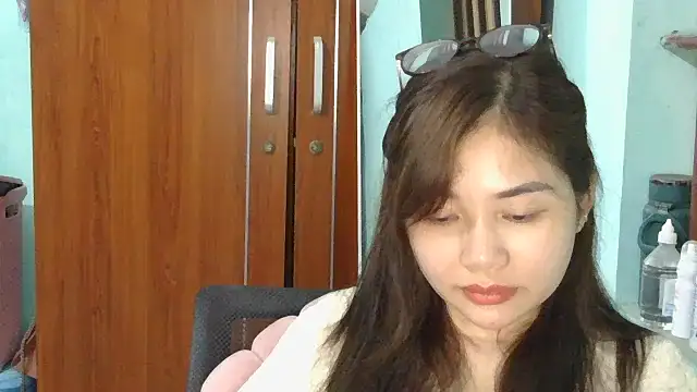 Uhem112 online show from October 2025 01:01:02 PM