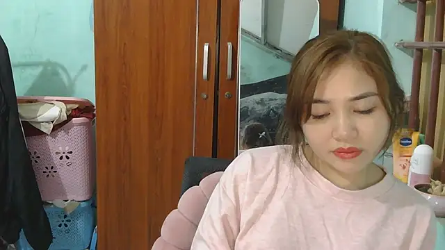 Uhem112 online show from October 2025 01:19:02 PM