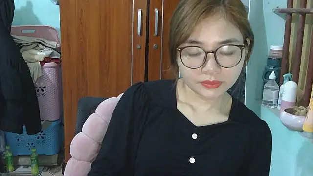 Uhem112 online show from November 2025 12:47:01 AM