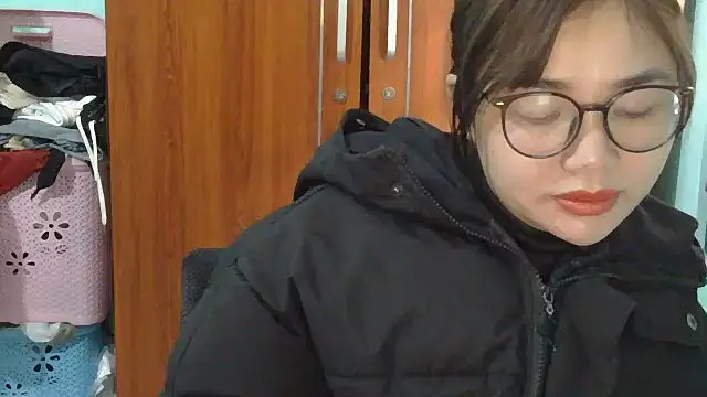 Uhem112 online show from November 2025 03:29:01 AM