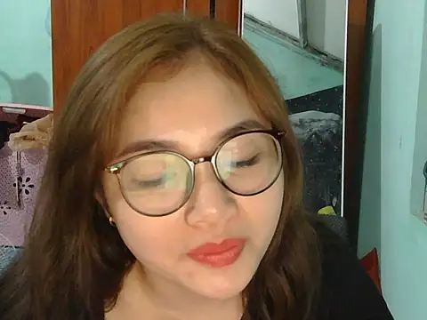 Uhem112 online show from October 2025 02:17:02 PM