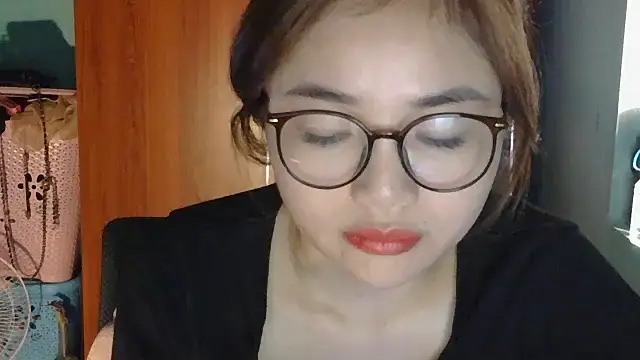 Uhem112 online show from October 2025 02:23:02 AM