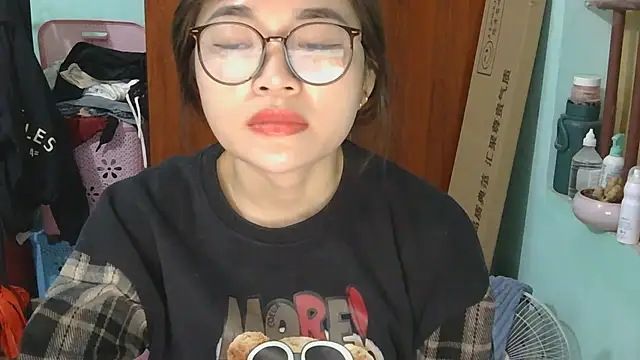 Uhem112 online show from November 2025 01:27:01 AM