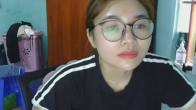 Uhem112 online show from October 2025 02:02:02 AM