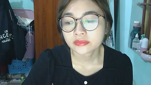 Uhem112 online show from November 2025 12:47:02 AM