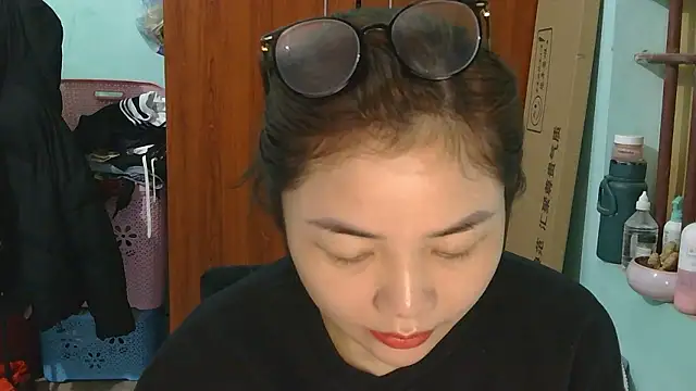 Uhem112 online show from December 2025 01:26:02 AM