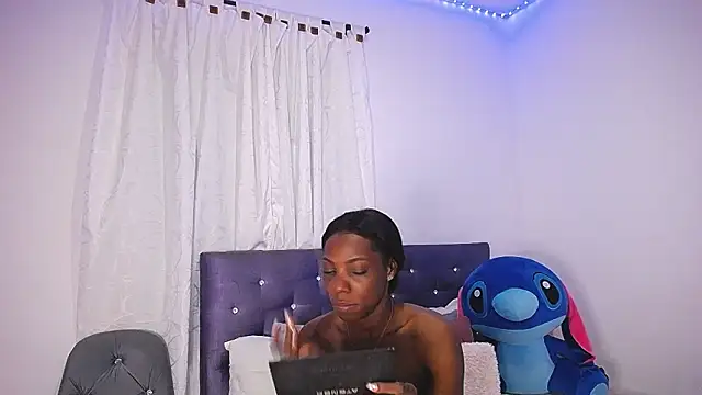 BryanaSmith21 online show from October 2025 01:32:01 PM