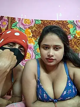 Snapshot of Seducing_couple chatting on June 2026 06:17:01 PM Seducing couple online show from June 2026 06:17:01 PM
