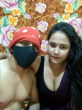 Seducing couple online show from February 2026 04:29:02 PM