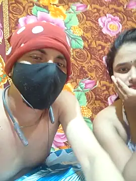 Seducing couple online show from April 2026 06:11:02 PM