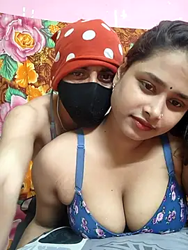 Snapshot of Seducing_couple chatting on June 2026 04:02:02 AM Seducing couple online show from June 2026 04:02:02 AM