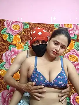 Snapshot of Seducing_couple chatting on June 2026 04:44:01 AM Seducing couple online show from June 2026 04:44:01 AM