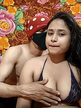 Seducing couple online show from March 2026 06:39:01 PM