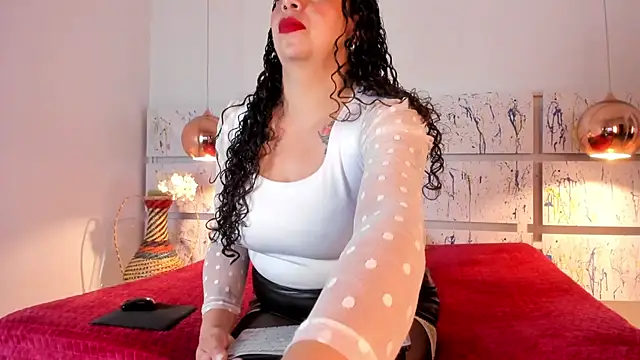 Snapshot of Alissaa_milf chatting on October 2025 02:35:02 AM Alissaa milf online show from October 2025 02:35:02 AM