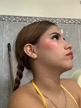 MiiluRosse online show from October 2025 12:15:02 PM