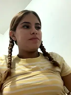 MiiluRosse online show from November 2025 01:31:02 AM