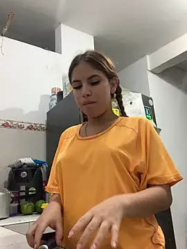 MiiluRosse online show from November 2025 01:42:01 AM